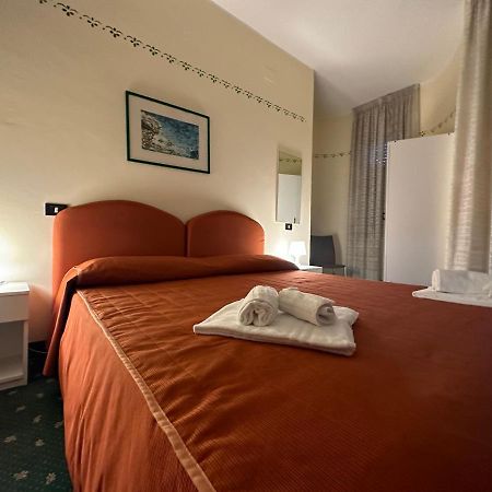 Hotel Atena Чиро-Марина Экстерьер фото