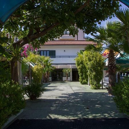 Hotel Atena Чиро-Марина Экстерьер фото