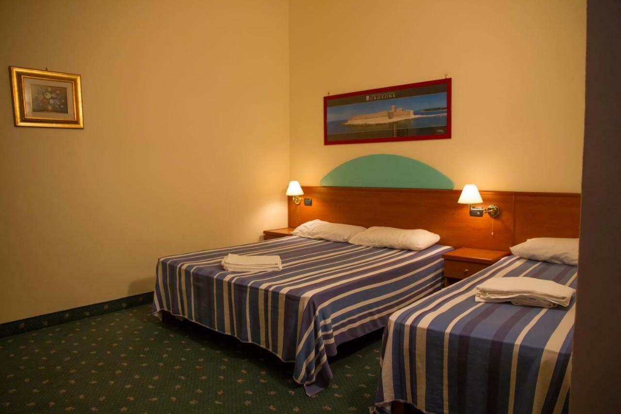 Hotel Atena Чиро-Марина Экстерьер фото